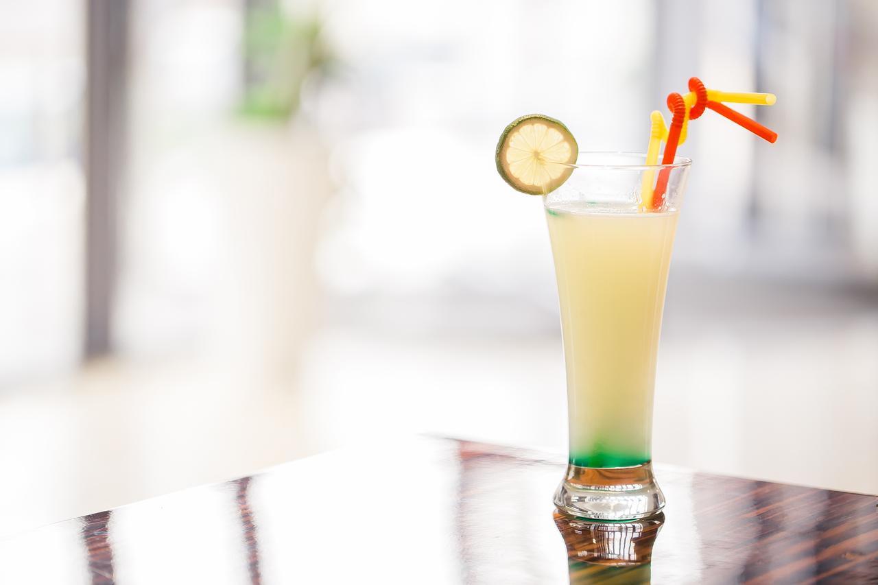 Radisson Hotel Sfax Esterno foto A layered lemonade