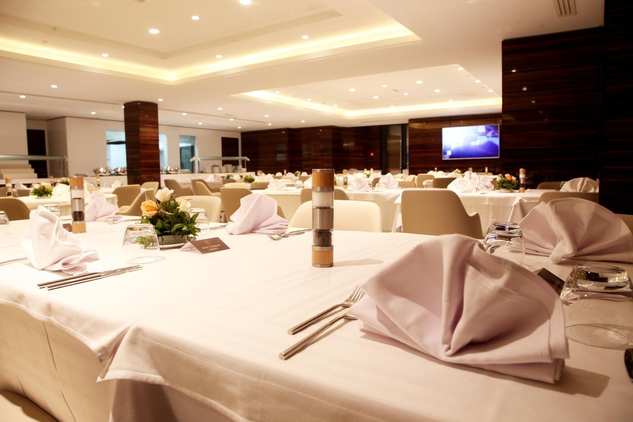 Radisson Hotel Sfax Esterno foto The Long Room