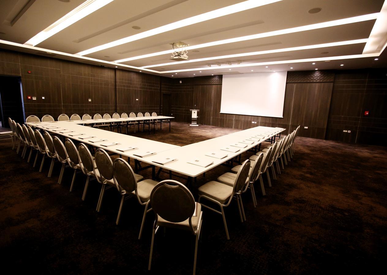 Radisson Hotel Sfax Esterno foto A meeting room