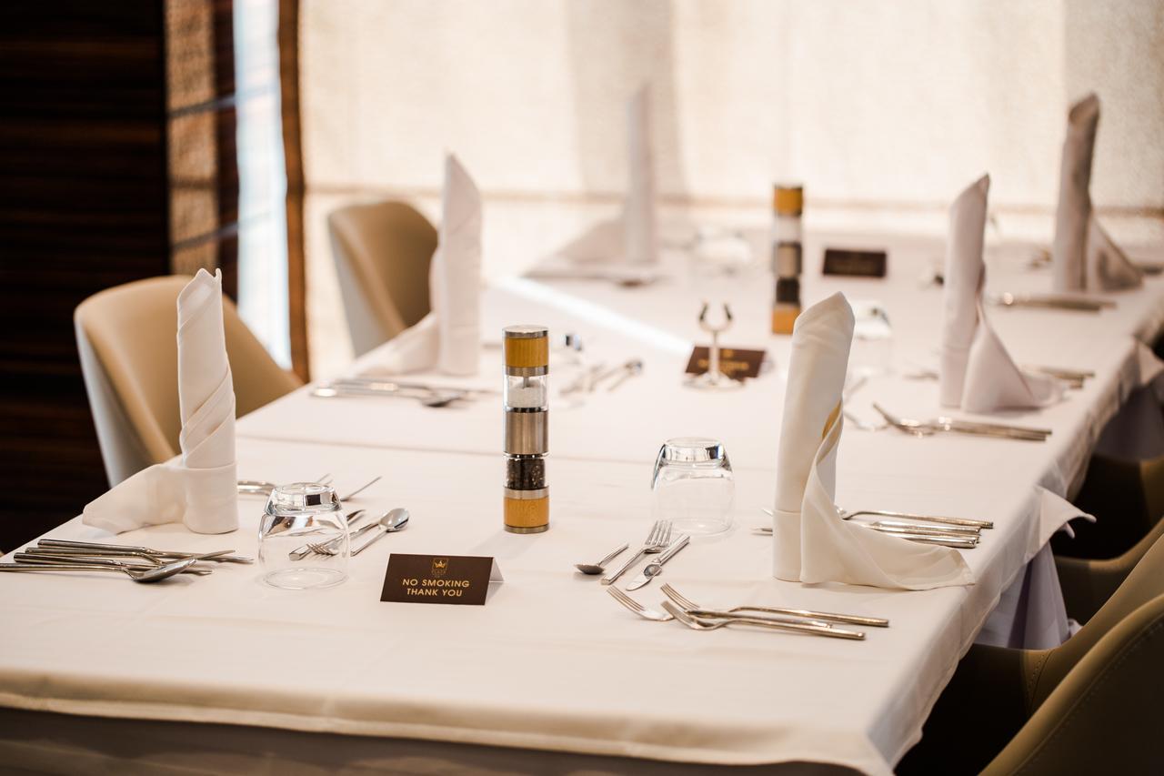 Radisson Hotel Sfax Esterno foto A table set for a formal meal