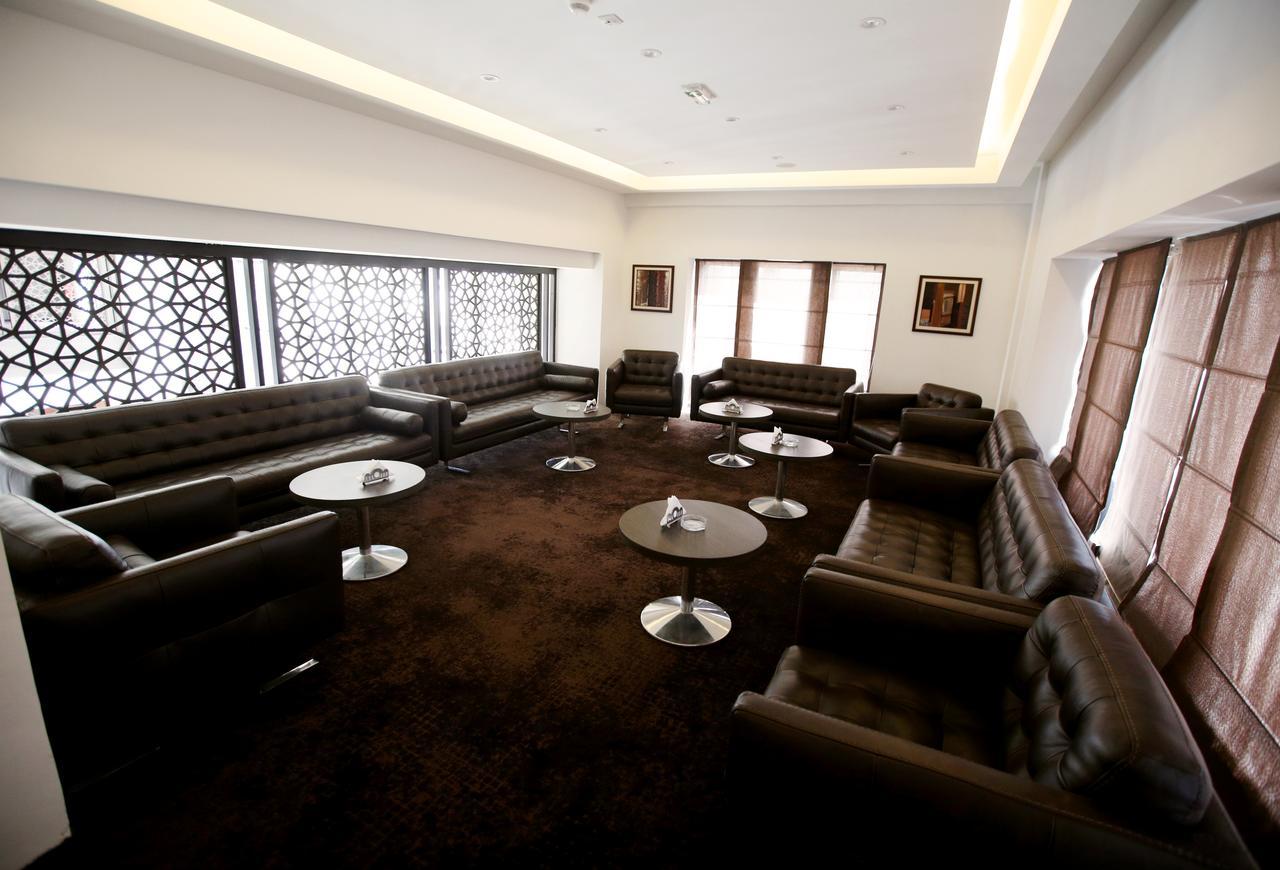 Radisson Hotel Sfax Esterno foto The lounge at the airport