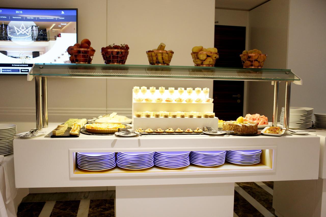 Radisson Hotel Sfax Esterno foto A dessert buffet