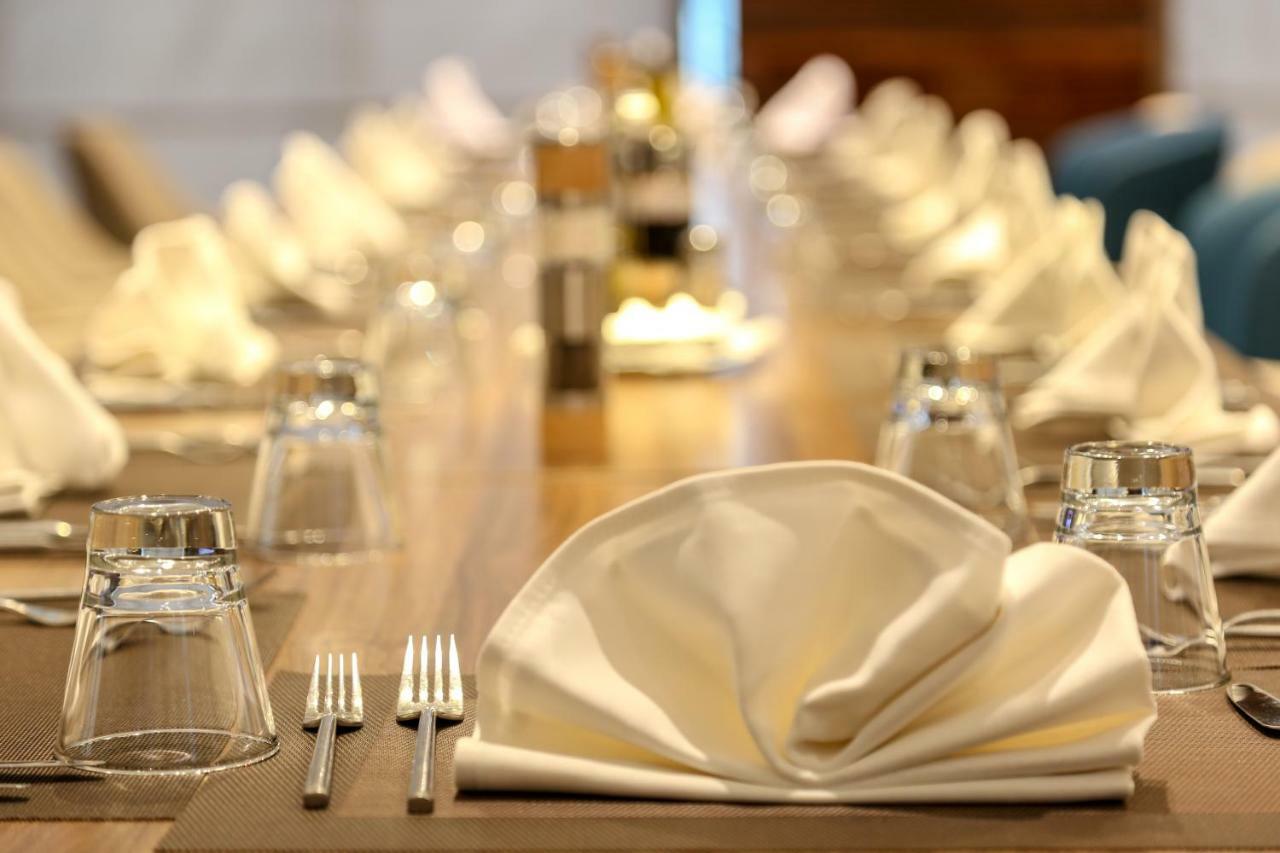 Radisson Hotel Sfax Esterno foto A table set for fine dining